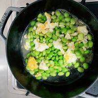 可能是水波蛋、豌豆糊、牧羊人派和豆煮玉米的圖像