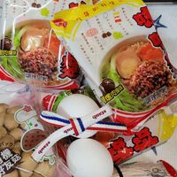 可能是豆腐、拉麵、香菇、龍眼和文字的圖像
