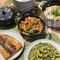 可能是‎豆腐和‎顯示的文字是「 ‎Cirs S7u13 獎 粗 a 茶 مد 茶 。 (ន な U 주 か ま أ٢ 飯 淡 し い‎」‎‎ 的圖像