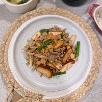 可能是麵、拉麵、香菇、豆腐和文字的圖像