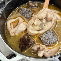 可能是燉小牛膝和豆腐的圖像