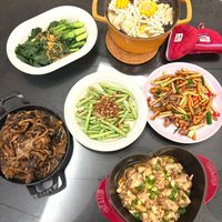 可能是豆腐、炒麵和義大利麵的圖像