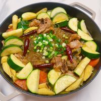 可能是火鍋、豆腐、麵和文字的圖像