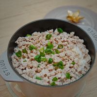 可能是粥、豆腐、北非小米飯和炒飯的圖像