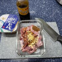 可能是食物和刀的圖像