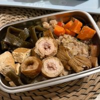 可能是燉小牛膝和文字的圖像