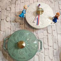 可能是顯示的文字是「 staub STZUE 0dggo STAUB 」的圖像