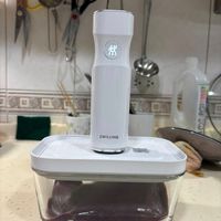 可能是研磨機、泡茶器和文字的圖像
