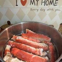 可能是顯示的文字是「 I I MY HOME Every day with yoи, 」的圖像