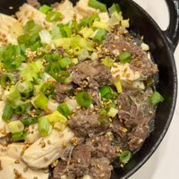 可能是火鍋、麵和豆腐的圖像