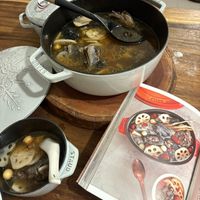 可能是火鍋、粥和文字的圖像