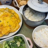 可能是歐姆蛋和顯示的文字是「 STAUD STAUD STAUB STAUB SIPAE 」的圖像