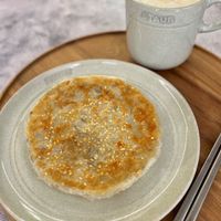 可能是咖啡和肉餡餅的圖像