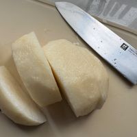 可能是刀和梨子的圖像