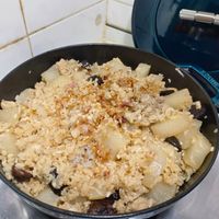 可能是豆腐、炒飯和北非小米飯的圖像