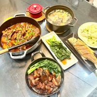 可能是肉排、燉小牛膝和火鍋的圖像
