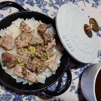 可能是顯示的文字是「 STAUD AUD 」的圖像
