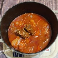 可能是燉小牛膝和文字的圖像