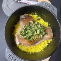 可能是燉小牛膝和北非小米飯的圖像
