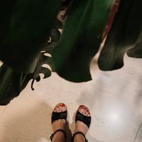 可能是鞋子和足鍊的圖像