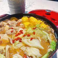 可能是豆腐、火鍋、麵和拉麵的圖像