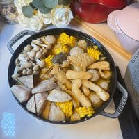 可能是火鍋、豆腐、起司火鍋和文字的圖像