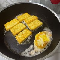 可能是法式吐司和豆腐的圖像