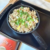 可能是炒飯、拉麵、火鍋、粥、豆腐和顯示的文字是「 የይርስን 1了 香 香港」的圖像