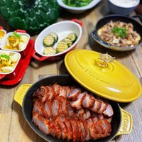 可能是火鍋和顯示的文字是「 STAUD SYAUB A STAUB STAUB STAUS R STAUS 」的圖像