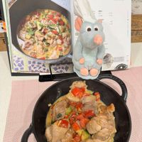 可能是燉小牛膝、豆腐和文字的圖像