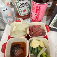 可能是肉排和文字的圖像