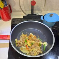 可能是義大利麵、炒麵和拉麵的圖像