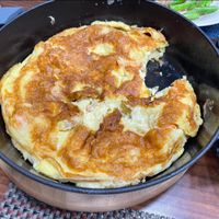 可能是鬆餅機、歐姆蛋和文字的圖像