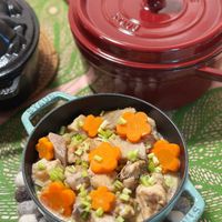 可能是肉餡餅和顯示的文字是「 Rebeaca eK đong AONAS 」的圖像