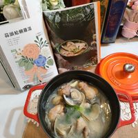 可能是香菇、火鍋、粥和顯示的文字是「 M " H 」的圖像