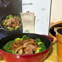 可能是肉排和文字的圖像