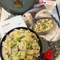 可能是豆腐、炒飯、西班牙大鍋飯和文字的圖像