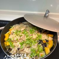 可能是炒飯、西班牙大鍋飯和豆腐的圖像