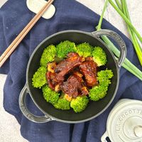 可能是‎豆腐和‎顯示的文字是「 ‎CaTia GOCOTT GOCOT L4 ST S اى‎ 」‎‎ 的圖像