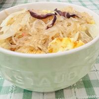 可能是麵、炒麵和義大利麵的圖像