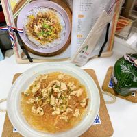 可能是豆腐、拉麵、炒麵和文字的圖像