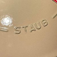 可能是顯示的文字是「 S ST AU rAWB B 」的圖像