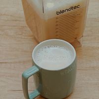 可能是咖啡和顯示的文字是「 blendtec. blendtec ၁၀၀၀ opsoes 」的圖像