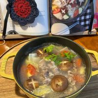 可能是火鍋、蕾絲和文字的圖像
