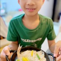 可能是火鍋和麵的圖像