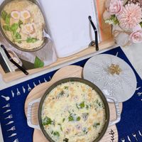 可能是歐姆蛋、肉餡餅、豆腐、牧羊人派和文字的圖像
