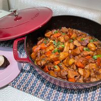 可能是豆腐、燉小牛膝和文字的圖像