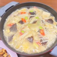 可能是拉麵、火鍋、豆腐和文字的圖像