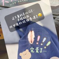 可能是懶猴、牛角扣大衣和文字的圖像