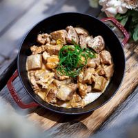 可能是豆腐和燉小牛膝的圖像